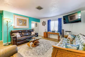 Pet-Friendly Bradenton Home 1.5 Mi to Cortez Beach - Interior