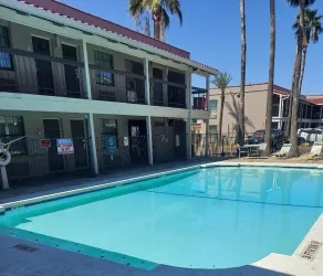 La Quinta Inn by Wyndham Laredo I-35 - Piscine