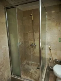 Townhouse Oak Jakarta near Monumen Nasional formerly Hotel Bintang Wisata Mandiri - Bathroom