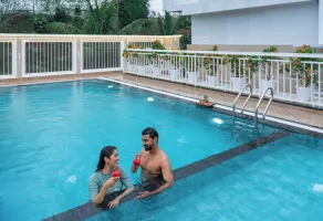 The Grand - Pool