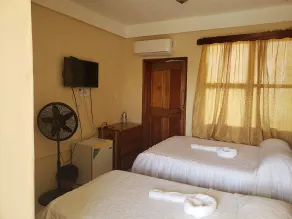 Pal's on the beach - Dangriga, Belize - Room