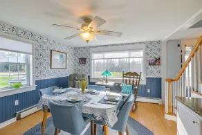 Cherryfield Home w/ Decks On Historic Horse Farm - Intérieur