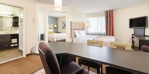 Sonesta Simply Suites Naperville Warrenville - Chambre