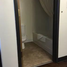 The Galley Hotel Bar and Grill - Bathroom