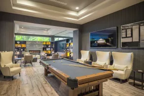 The Summit Hotel - Piscina