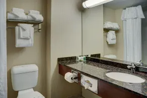 Lakeview Inns & Suites - Slave Lake - Bathroom