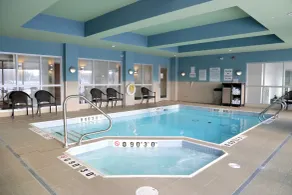 Holiday Inn Express Brampton by IHG - Piscina