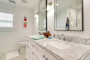 Sleek Long Branch Vacation Rental w/ Pool + Patio! - Interiør