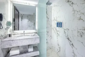 Four Points by Sheraton Jeddah King Fahd Road - Bathroom