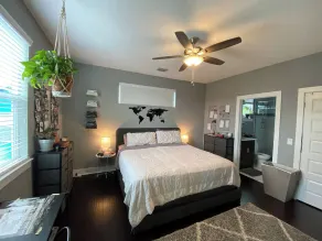 Modern Home In North-central Austin - Værelse