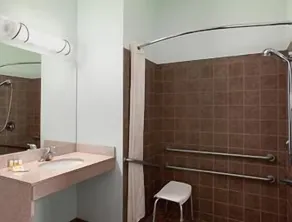 Days Inn & Suites by Wyndham Columbus NE - Bad