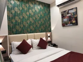 Hotel Paris Plaza - Room