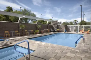 Home2 Suites by Hilton Glendale - Westgate - Basseng