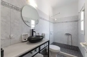 Studios Vrettos Beachside Hotel - Bathroom
