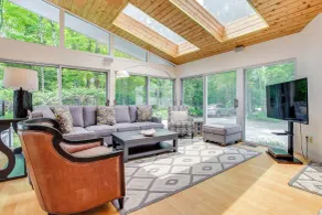 Modern Waterfront Home - 1 Mi to Cave Point Park! - Innvendig