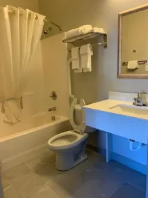 Suburban Studios near Panama City Beach - Salle de bain