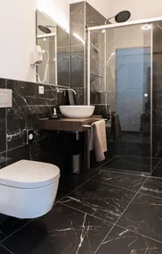 The Outlet Hotel - Bathroom