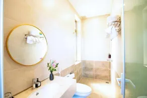 May The Hotel - Baño