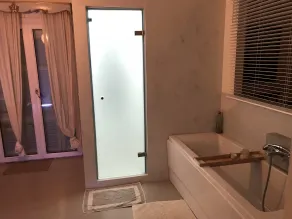 Classy lux apt w/ sea view, garden, parking - Bathroom