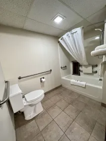 Reston Inn & Suites - Badezimmer