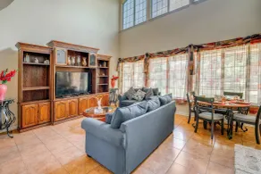 Red Oak Group Getaway w/ Yard + Patio - Innenbereich
