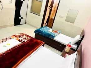Kamal Dham Hotel - Near Prem Mandir - Quarto