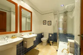 Aparthotel Capitolina - Badeværelse