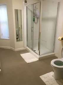 Castle Lodge Guest House 86-88 Sheil Rd L6 3AF - Bathroom