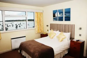 Dolphin Hotel - Rum