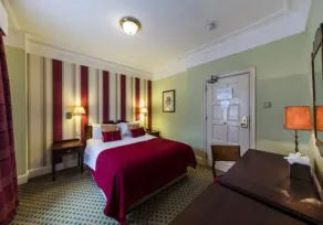 The Old Ship Hotel - Room