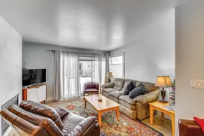 Near Hiking: Cozy Anchorage Retreat w/ Fireplace! - Interiör