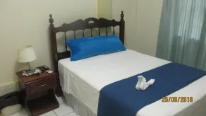 Tropical Breeze Vacation Home and Apartments - Room