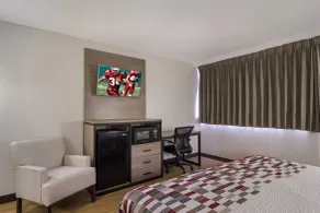 Red Roof Inn & Suites Brunswick I-95 - Chambre