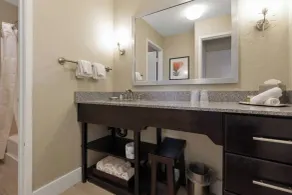 Plantation Hale Suites - Bathroom