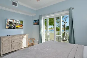 Bayview South 801 Eisenhower Dr. #6 - Rom