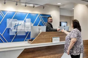 Holiday Inn Express Hotel & Suites Portland - Jantzen Beach by IHG - Reception