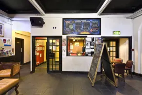 Arsenal Tavern Hostel - Réception