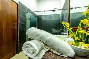 Owinmo Hotel & reception Hall - Badezimmer
