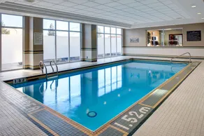 Hampton Inn & Suites by Hilton Toronto Airport - Piscine