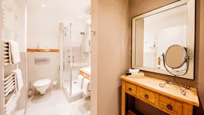 Romantischer Winkel RoLigio & Wellness Resort - Bathroom