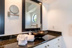 Blue Lagoon Estate - Bathroom