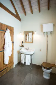The Three Daggers - Salle de bain