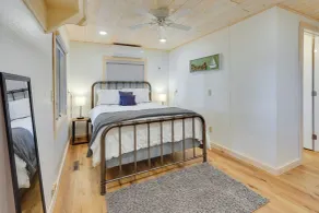 Waterfront Spirit Lake Vacation Rental with Dock - Innenbereich