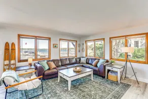 Steps to Powers Lake: Wisconsin Family Home - Interiør