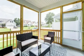 3 Mi to Wilson! Sleek Townhome w/ Screened Porch - Interiør