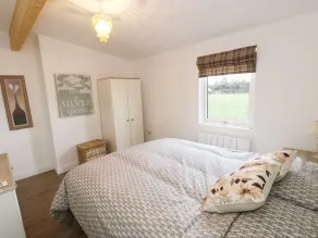 Foxes Den - Room