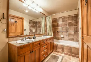 Red Hawk Townhomes 2333 by SummitCove Lodging - Salle de bain