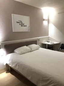 Fabrègues Hotel - Chambre