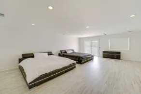 Waterfront Evart Getaway w/ Fire Pit on 82 Acres! - Interiør