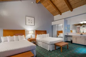 Butterfly Grove Inn - Chambre